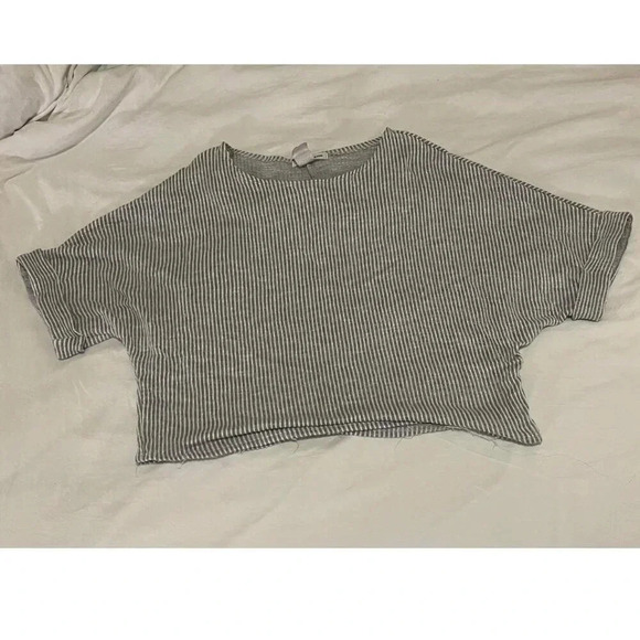 Caution To The Wind Gray White Slouch  Cuff Short Sleeve Top Women's Size Small - Picture 1 of 4